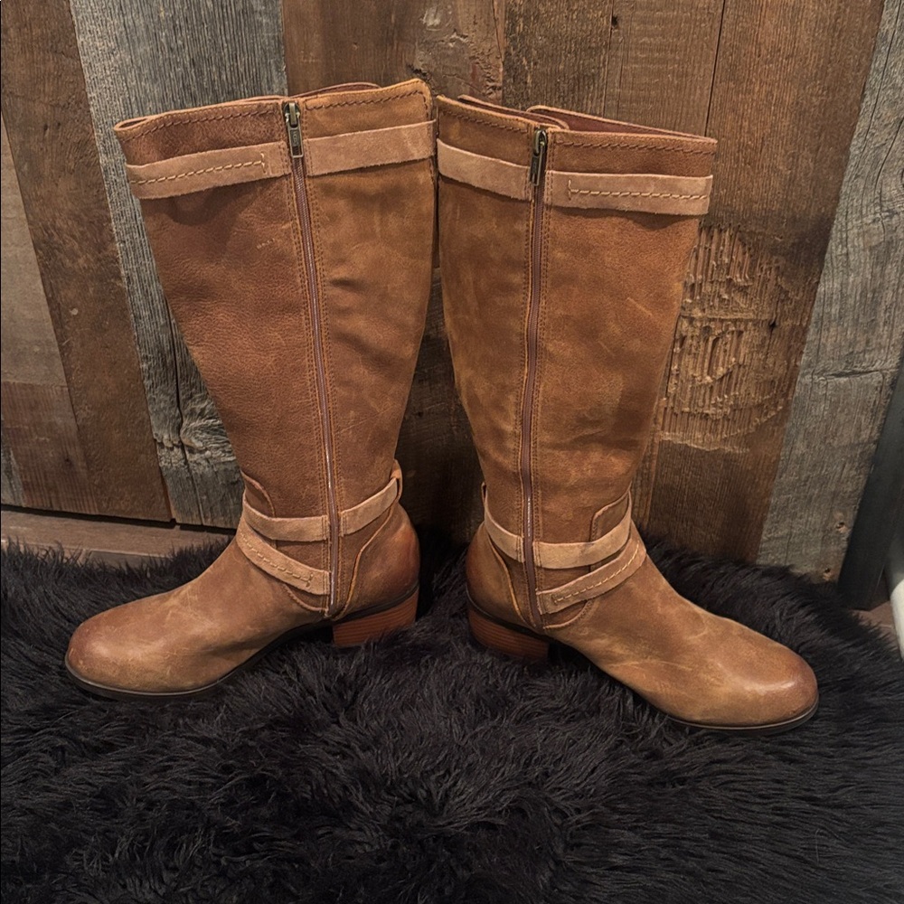 UGG Tan Heeled Boots for Women - Picture 3 of 17